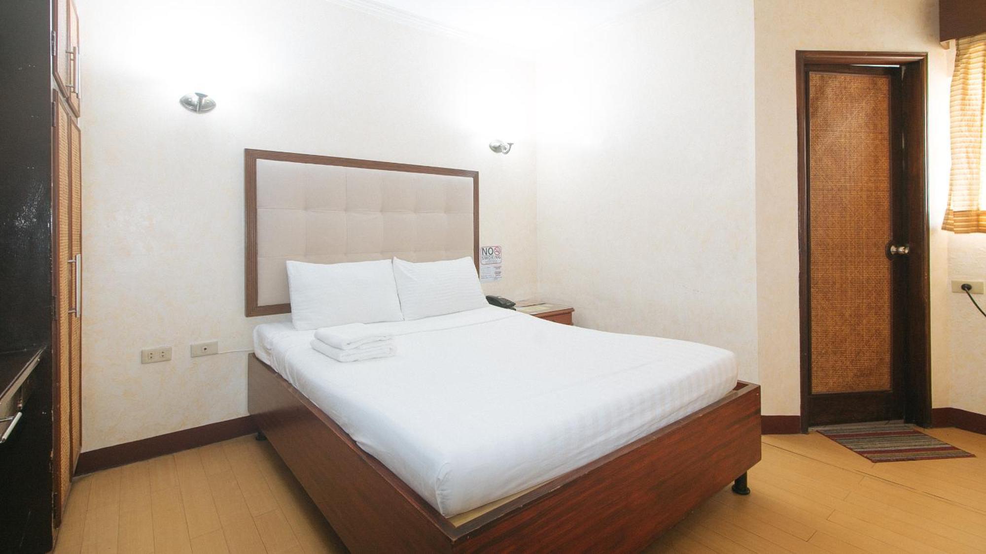 Bliss Hotel Dau Mabalacat Bagian luar foto