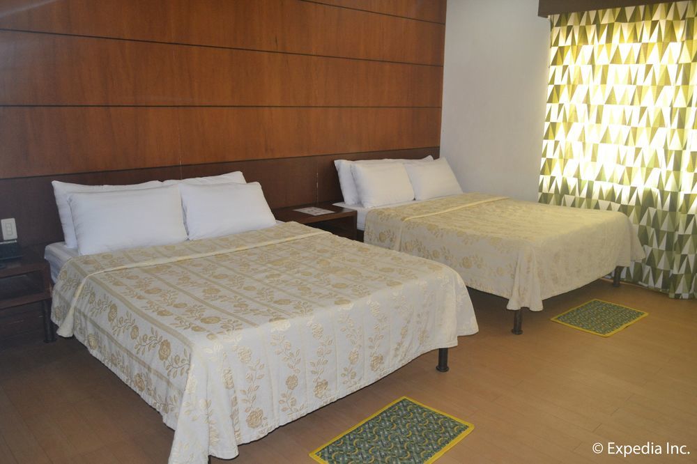 Bliss Hotel Dau Mabalacat Bagian luar foto