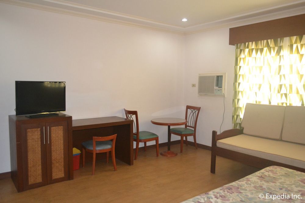 Bliss Hotel Dau Mabalacat Bagian luar foto