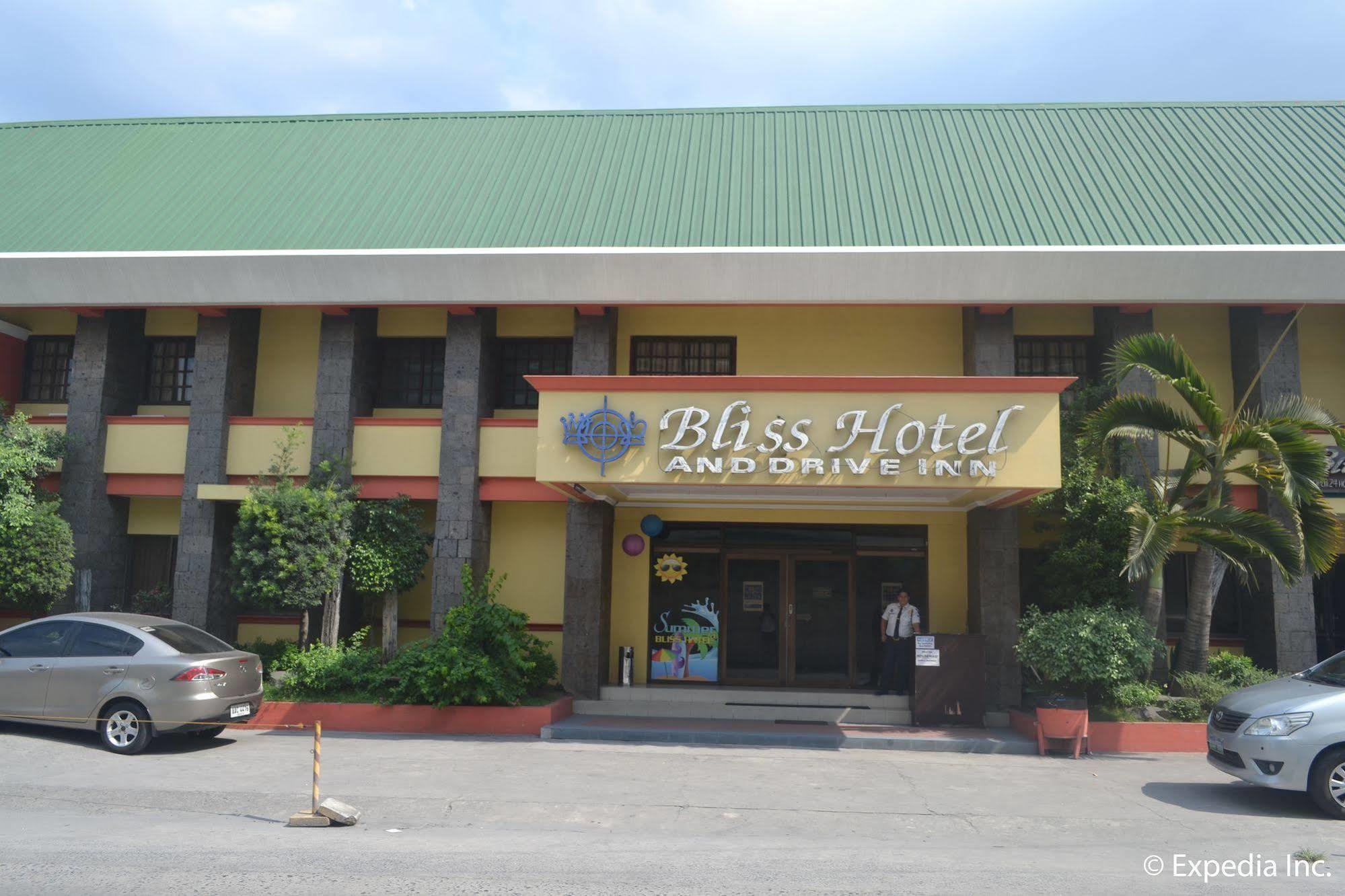 Bliss Hotel Dau Mabalacat Bagian luar foto