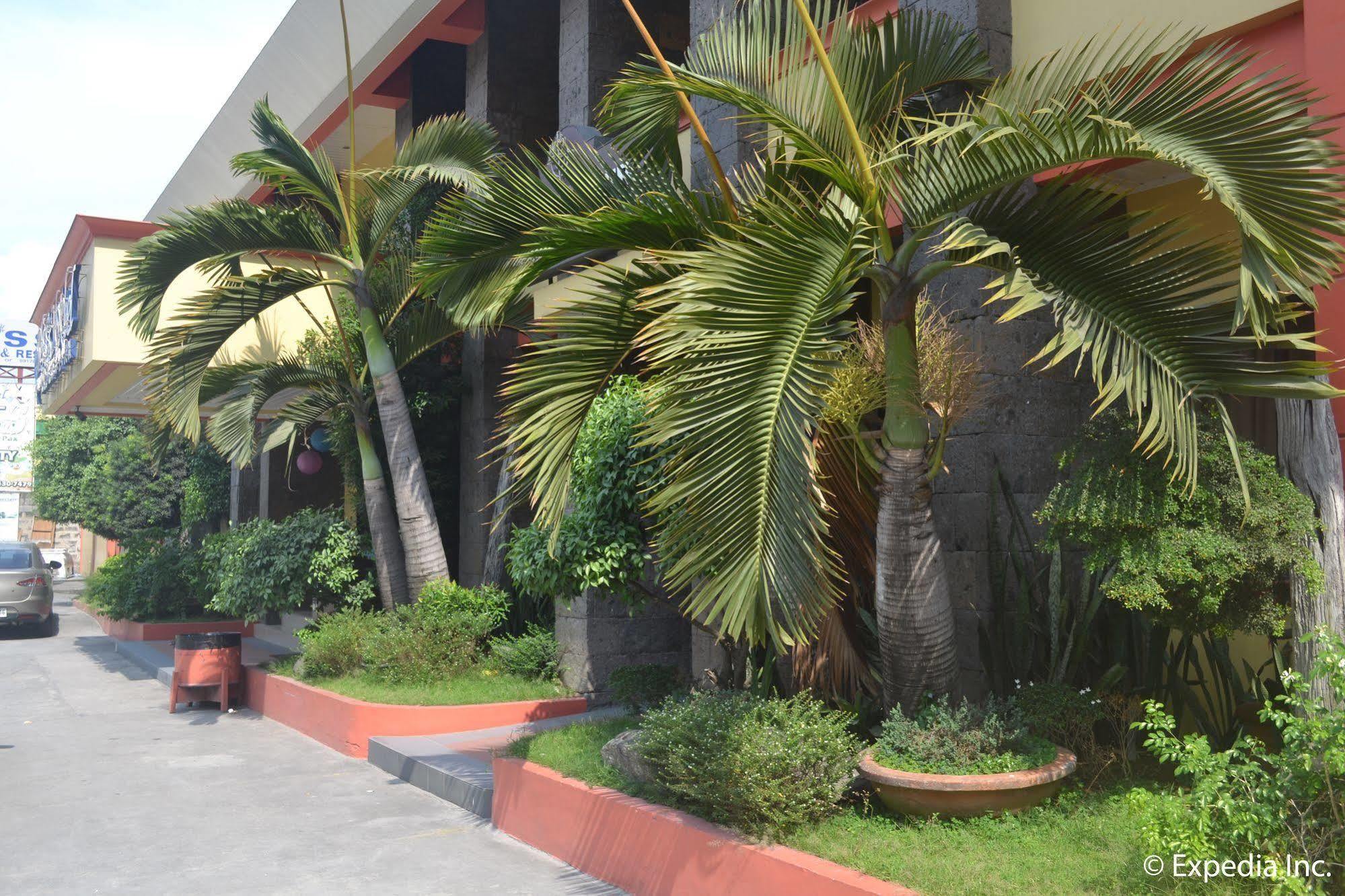 Bliss Hotel Dau Mabalacat Bagian luar foto