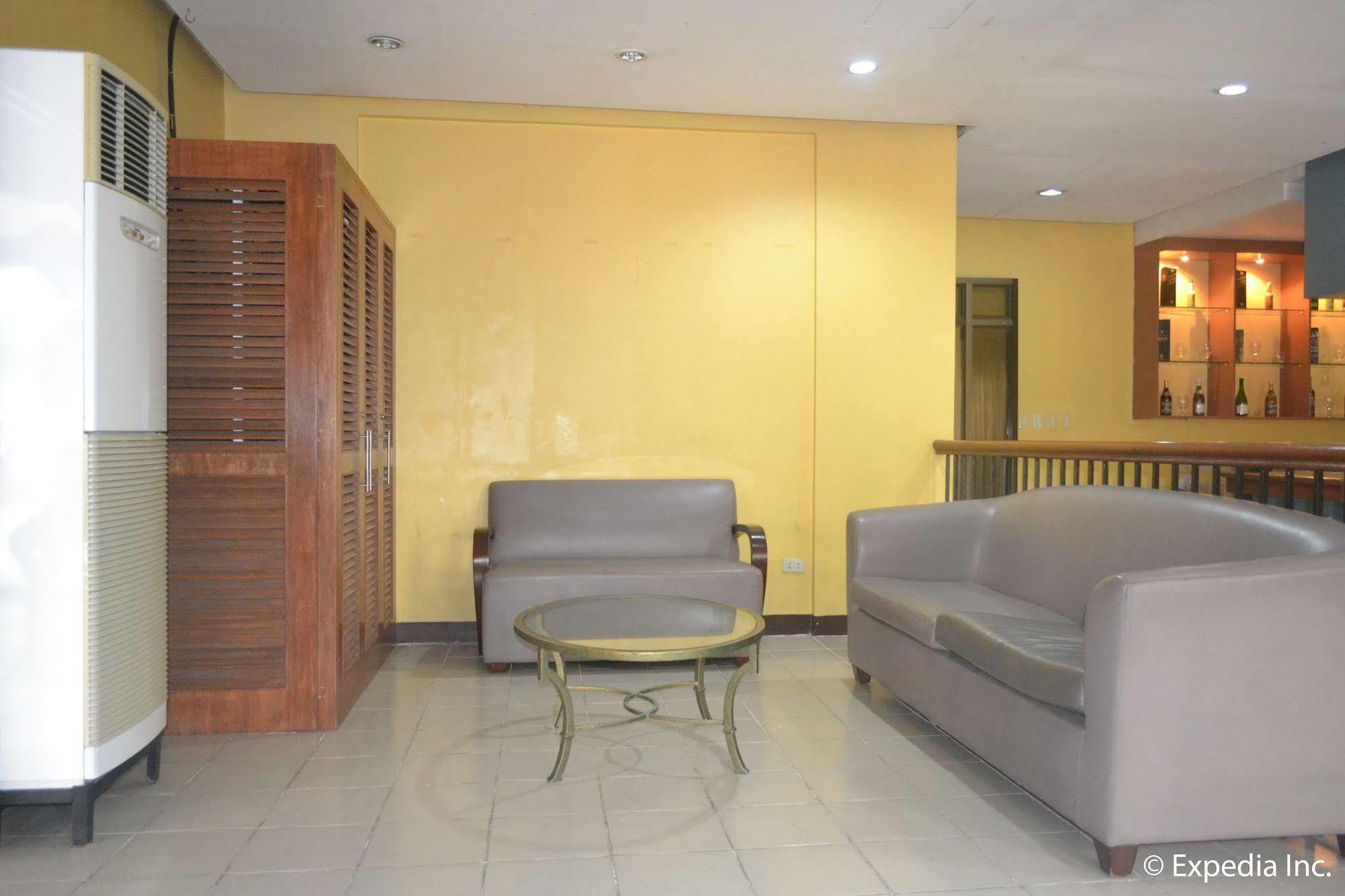 Bliss Hotel Dau Mabalacat Bagian luar foto