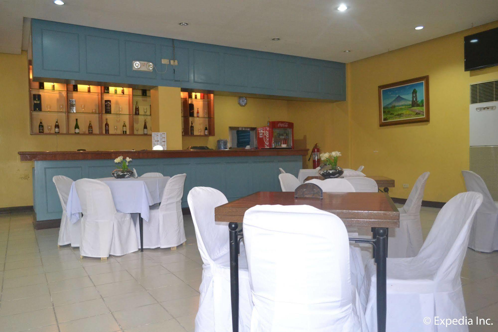 Bliss Hotel Dau Mabalacat Bagian luar foto