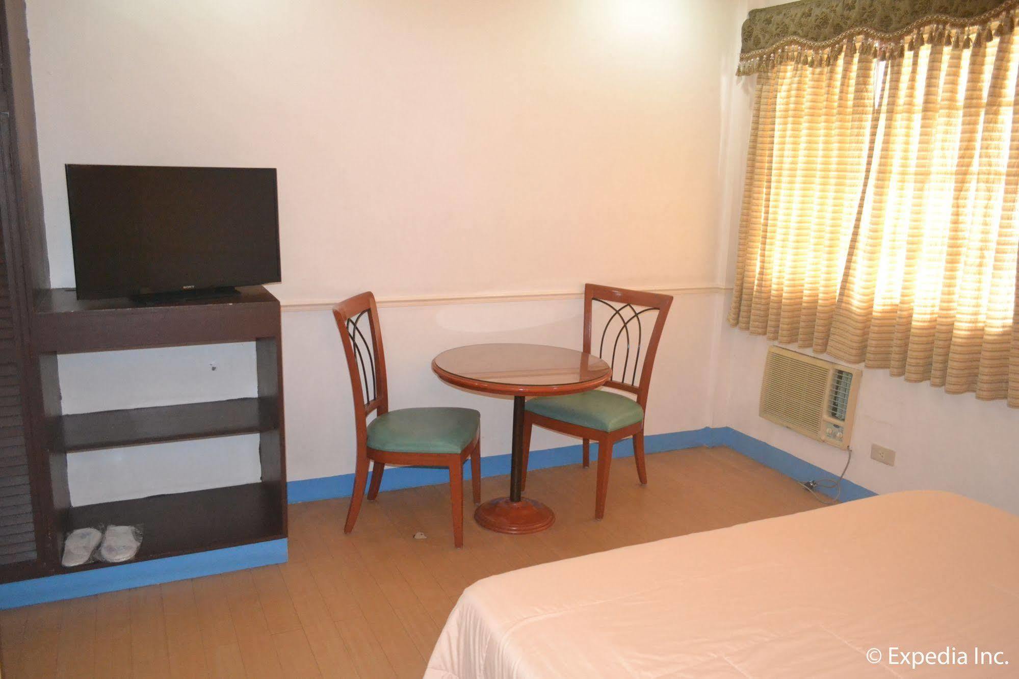 Bliss Hotel Dau Mabalacat Bagian luar foto