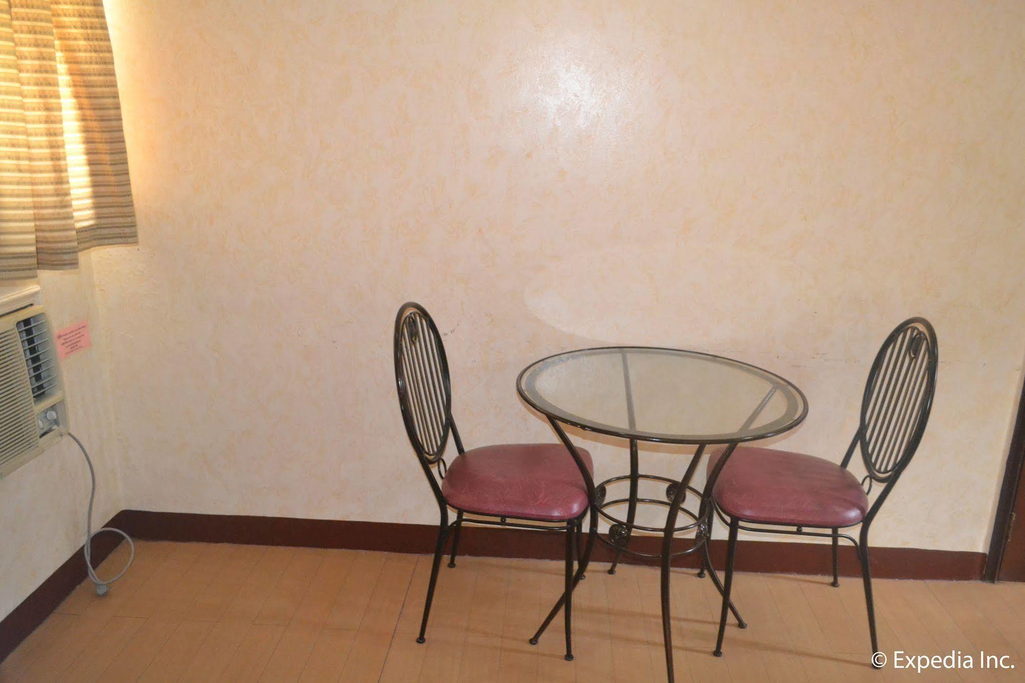 Bliss Hotel Dau Mabalacat Bagian luar foto