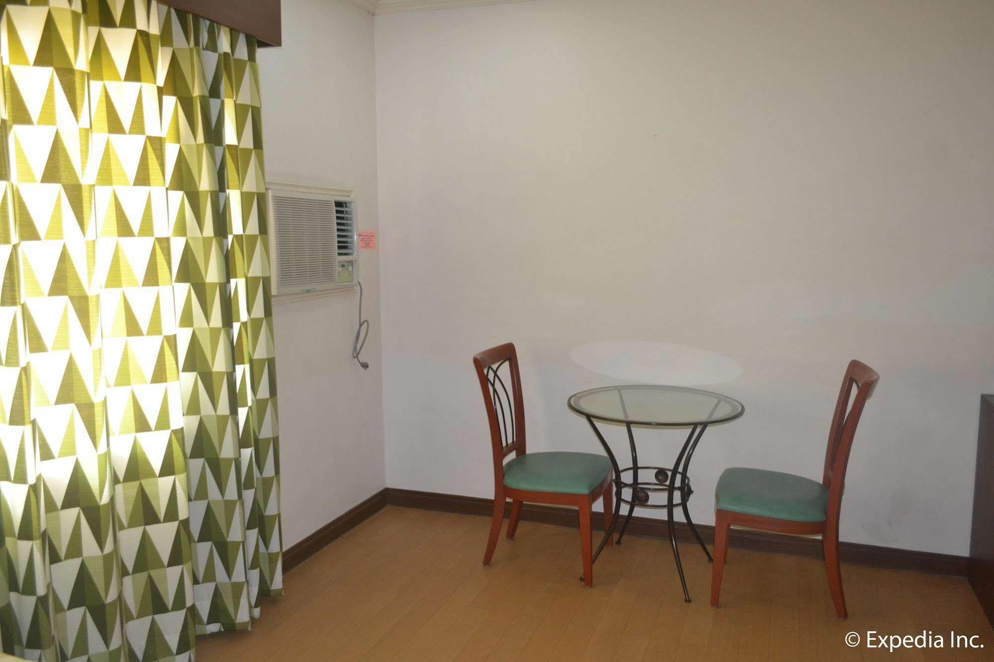 Bliss Hotel Dau Mabalacat Bagian luar foto
