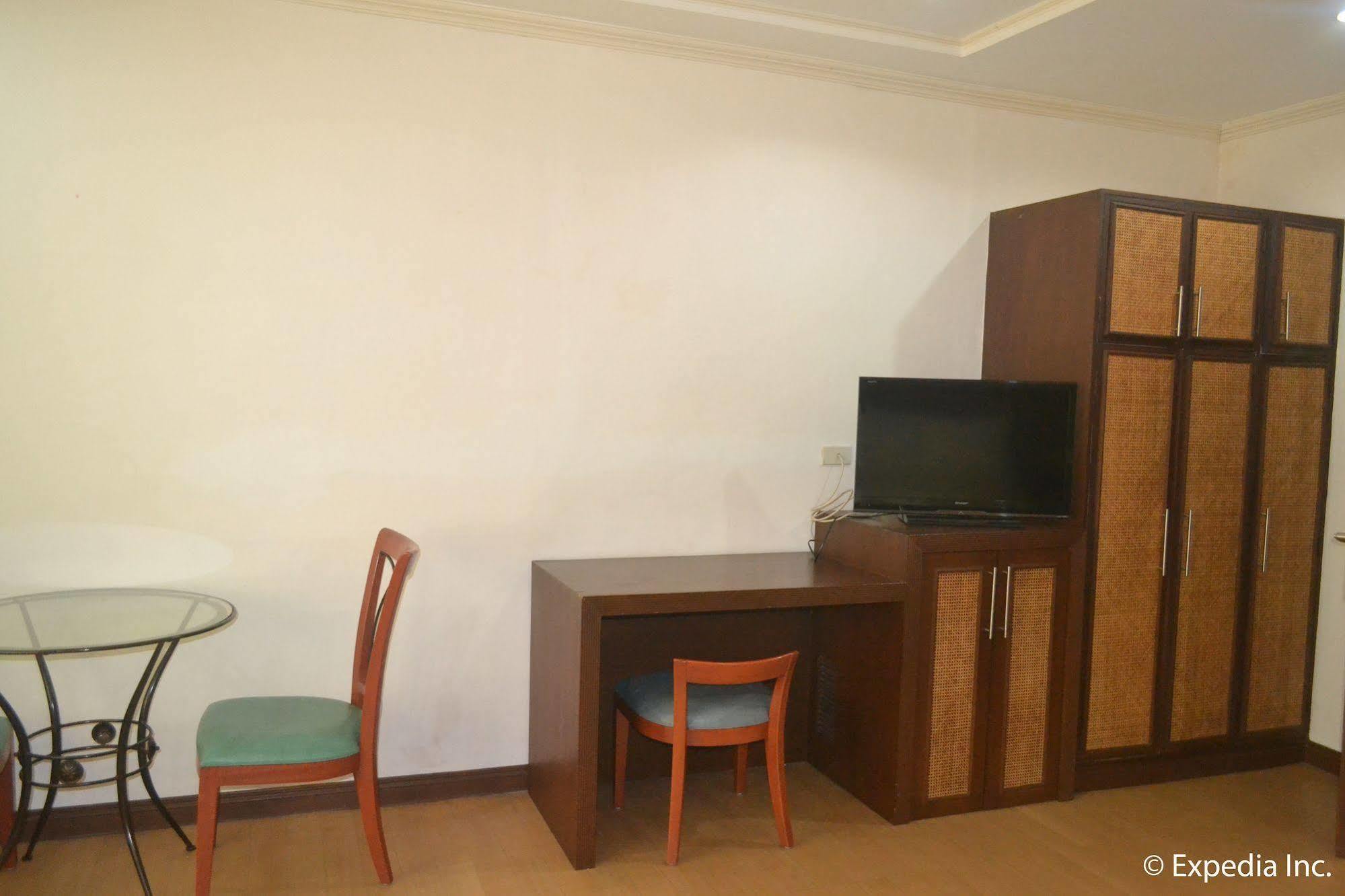 Bliss Hotel Dau Mabalacat Bagian luar foto