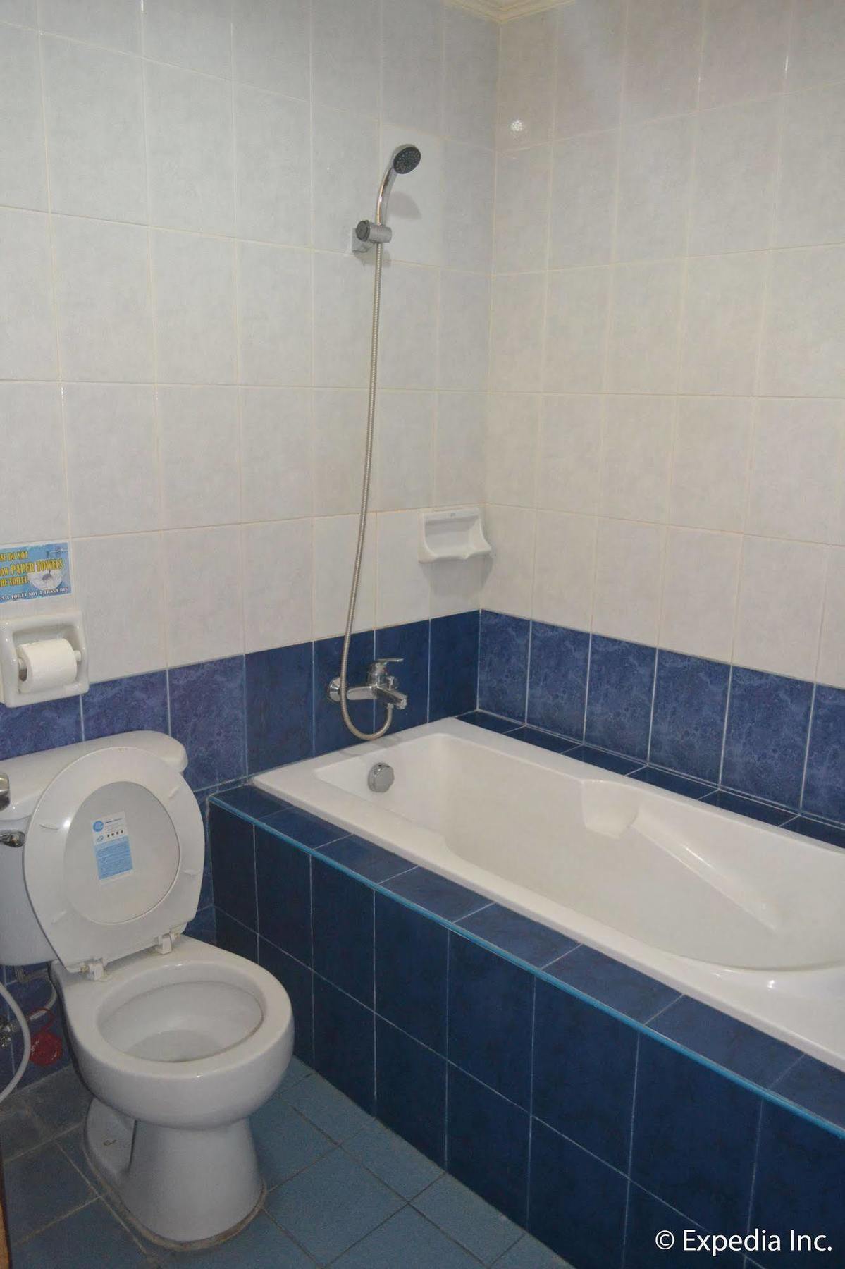 Bliss Hotel Dau Mabalacat Bagian luar foto