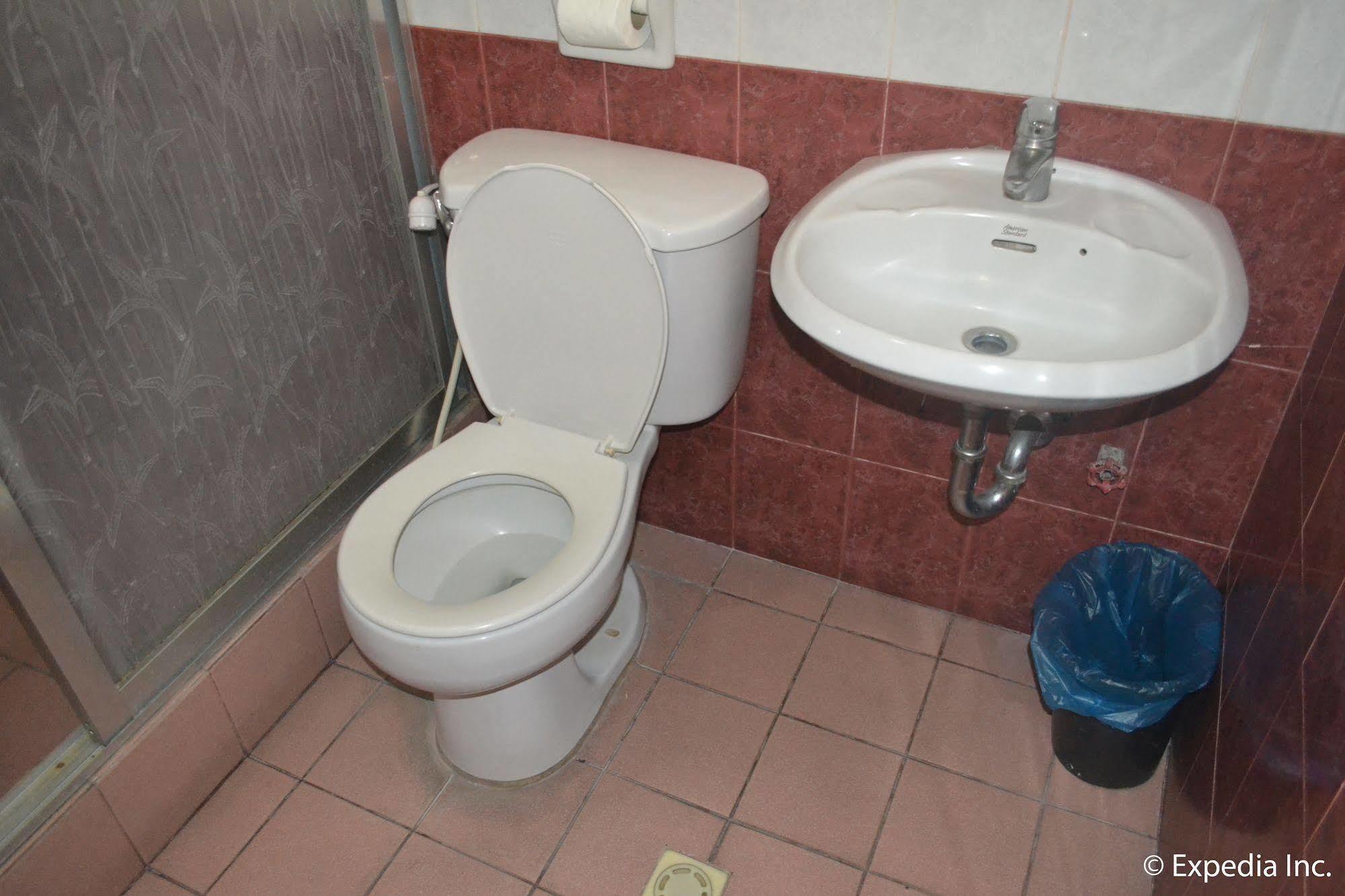 Bliss Hotel Dau Mabalacat Bagian luar foto