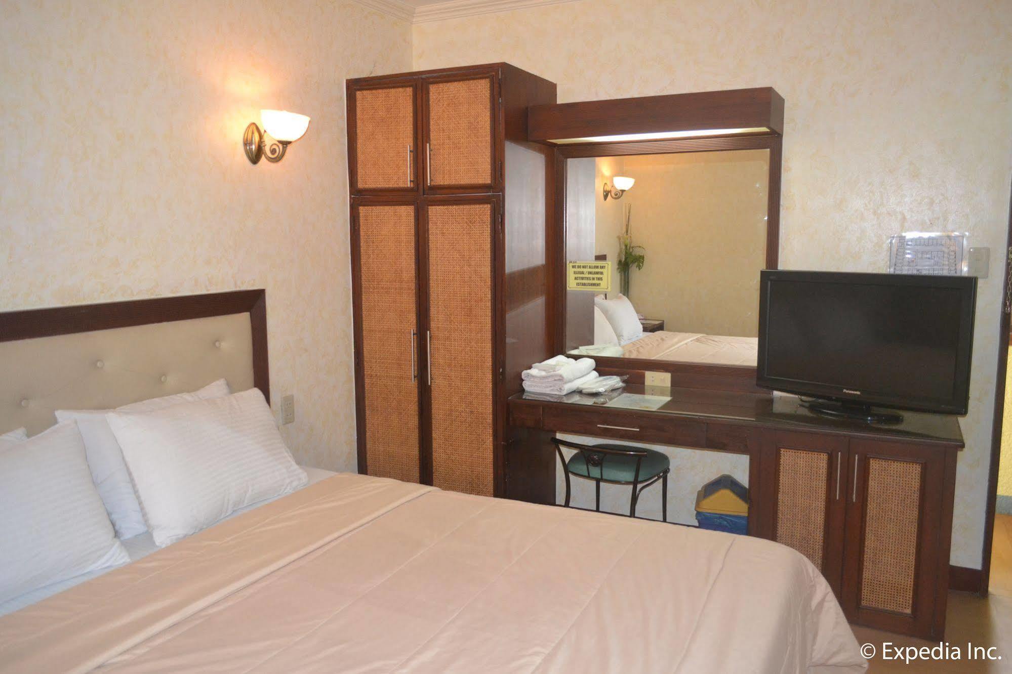 Bliss Hotel Dau Mabalacat Bagian luar foto